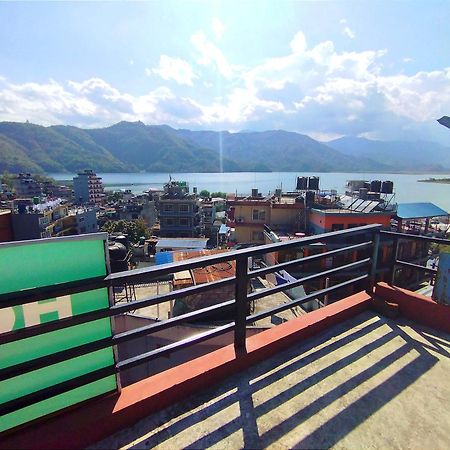 Hotel Santana Pokhara Habitación foto