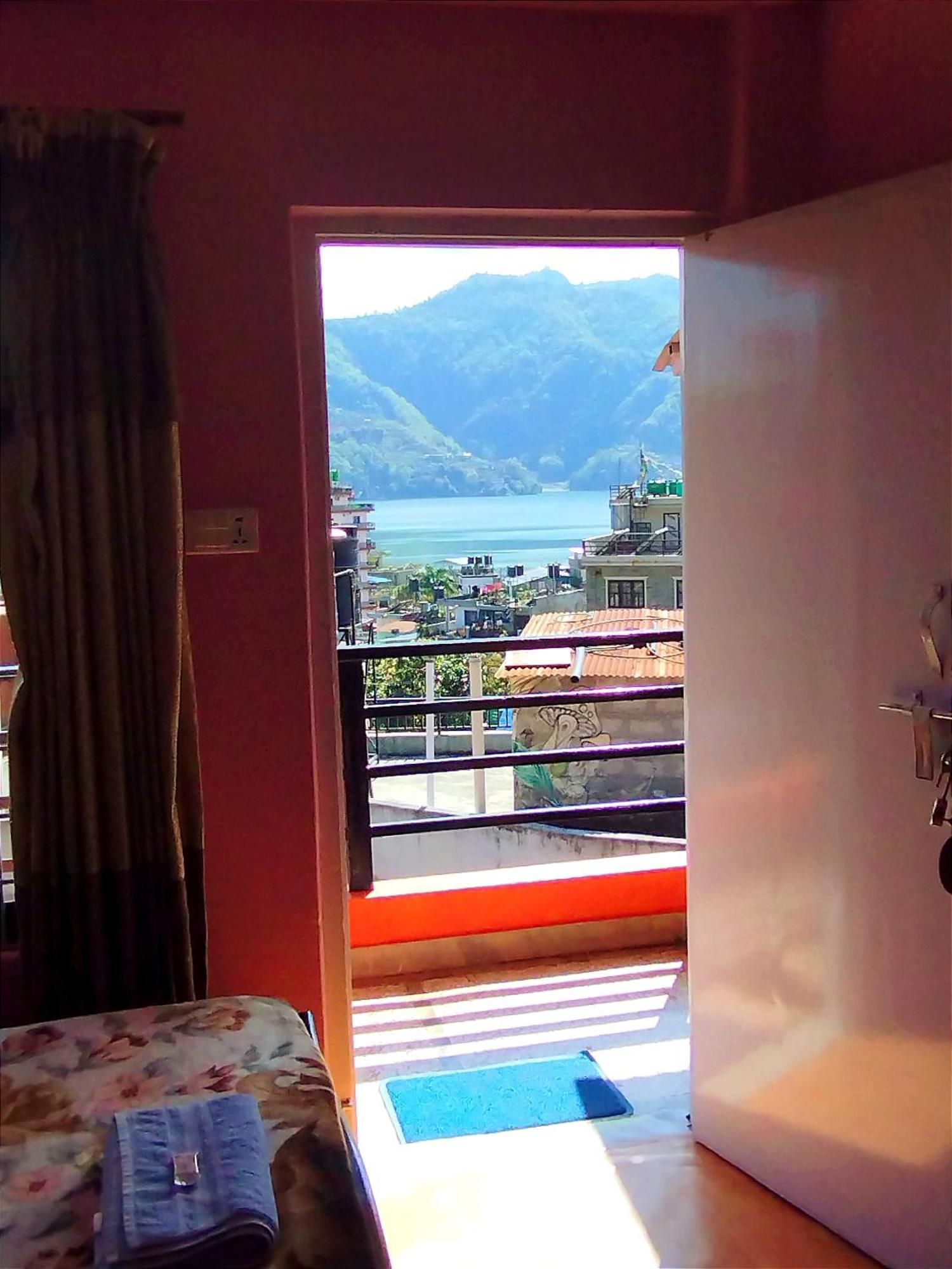 Hotel Santana Pokhara Habitación foto