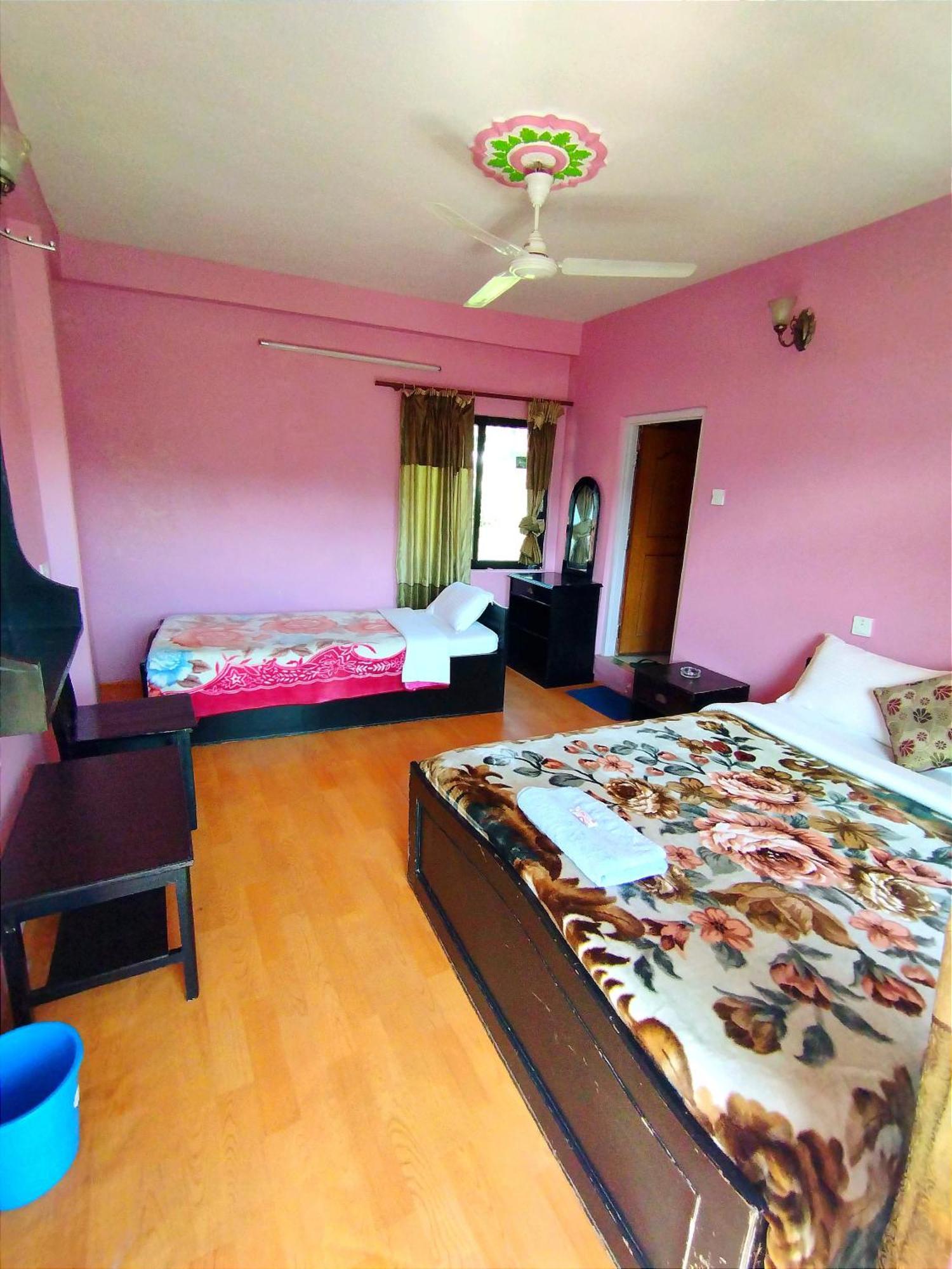 Hotel Santana Pokhara Habitación foto