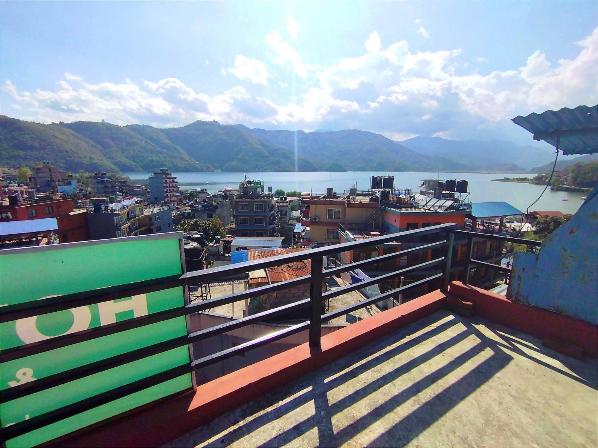 Hotel Santana Pokhara Habitación foto