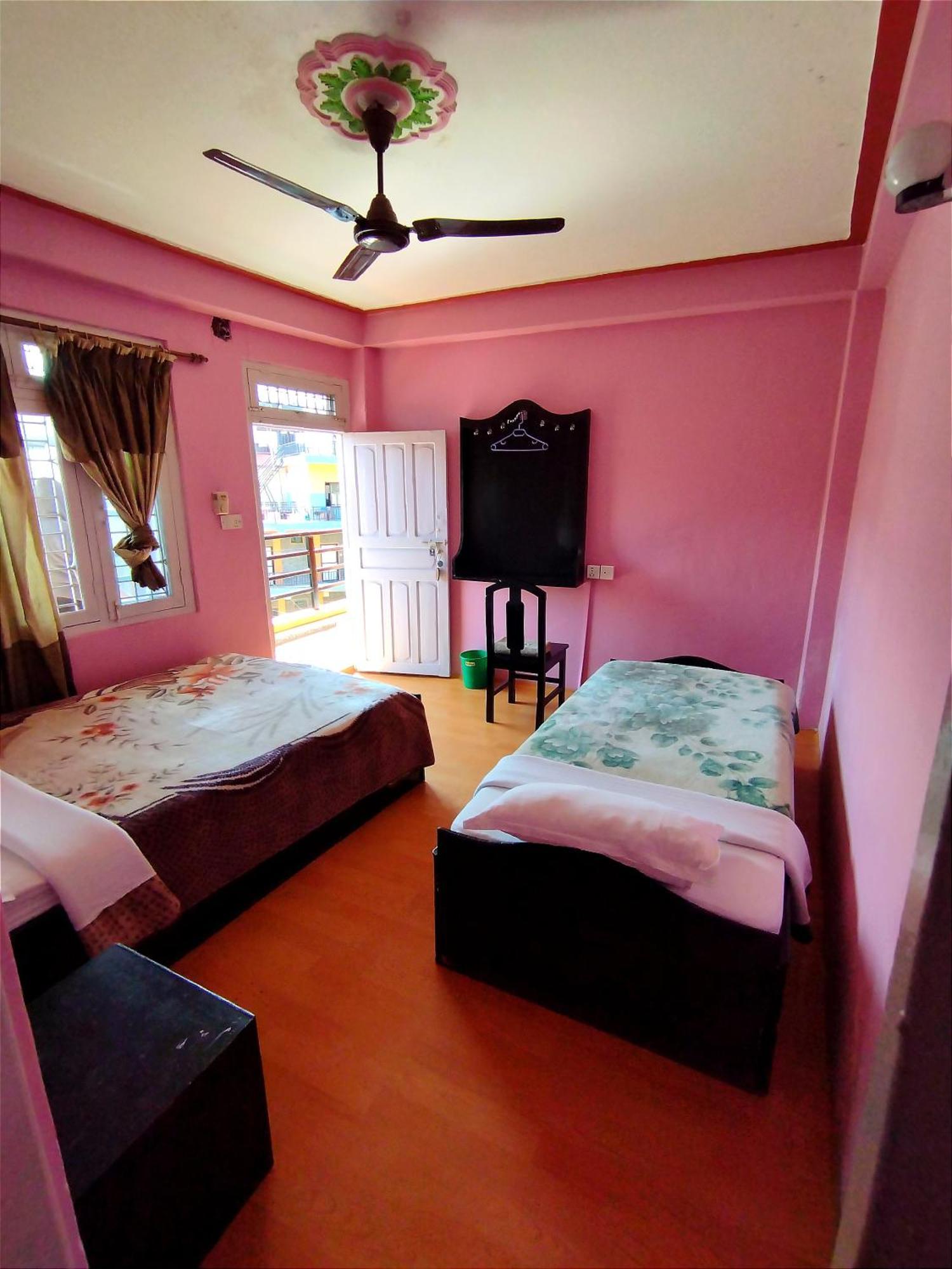 Hotel Santana Pokhara Habitación foto