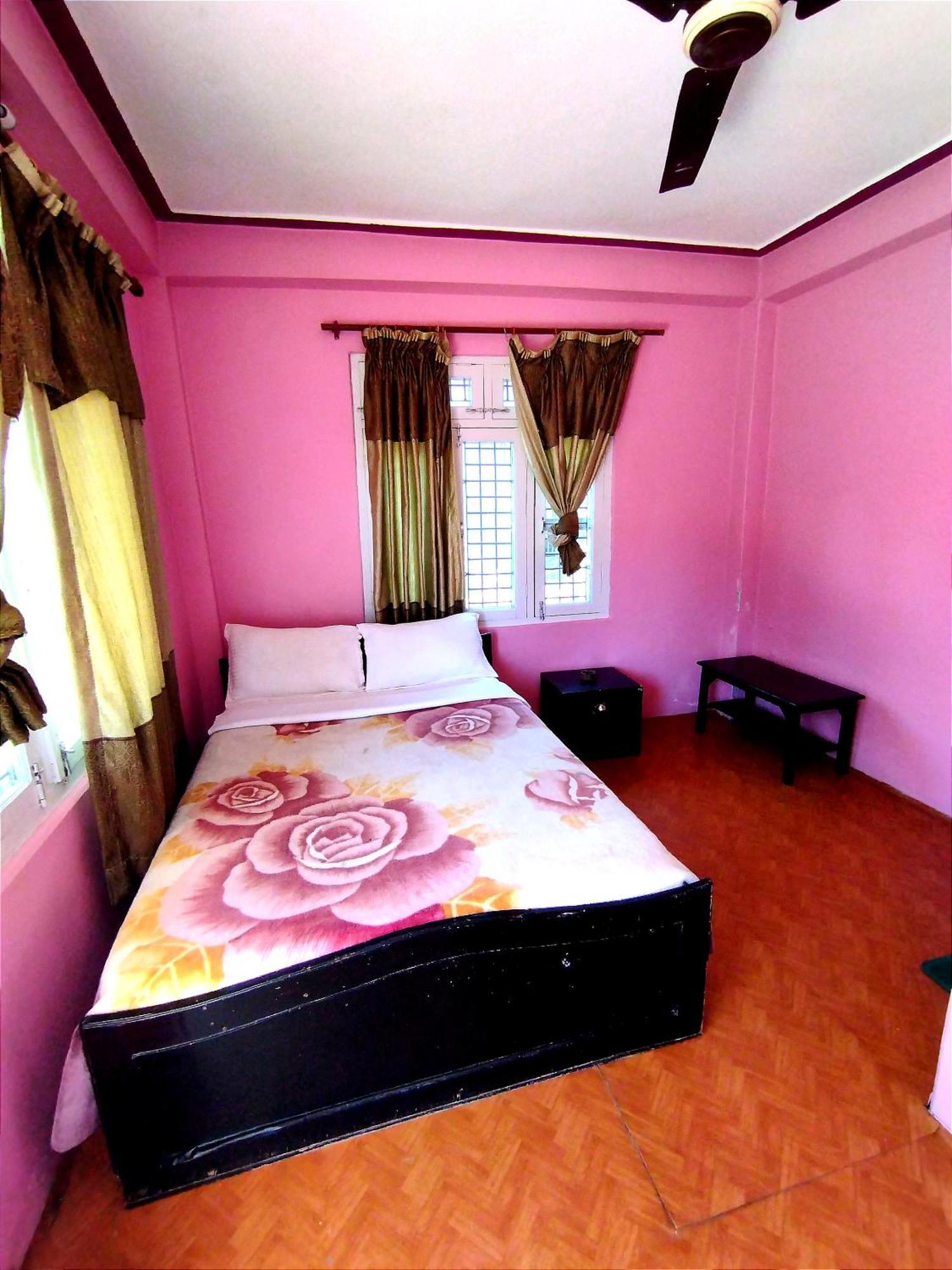 Hotel Santana Pokhara Habitación foto