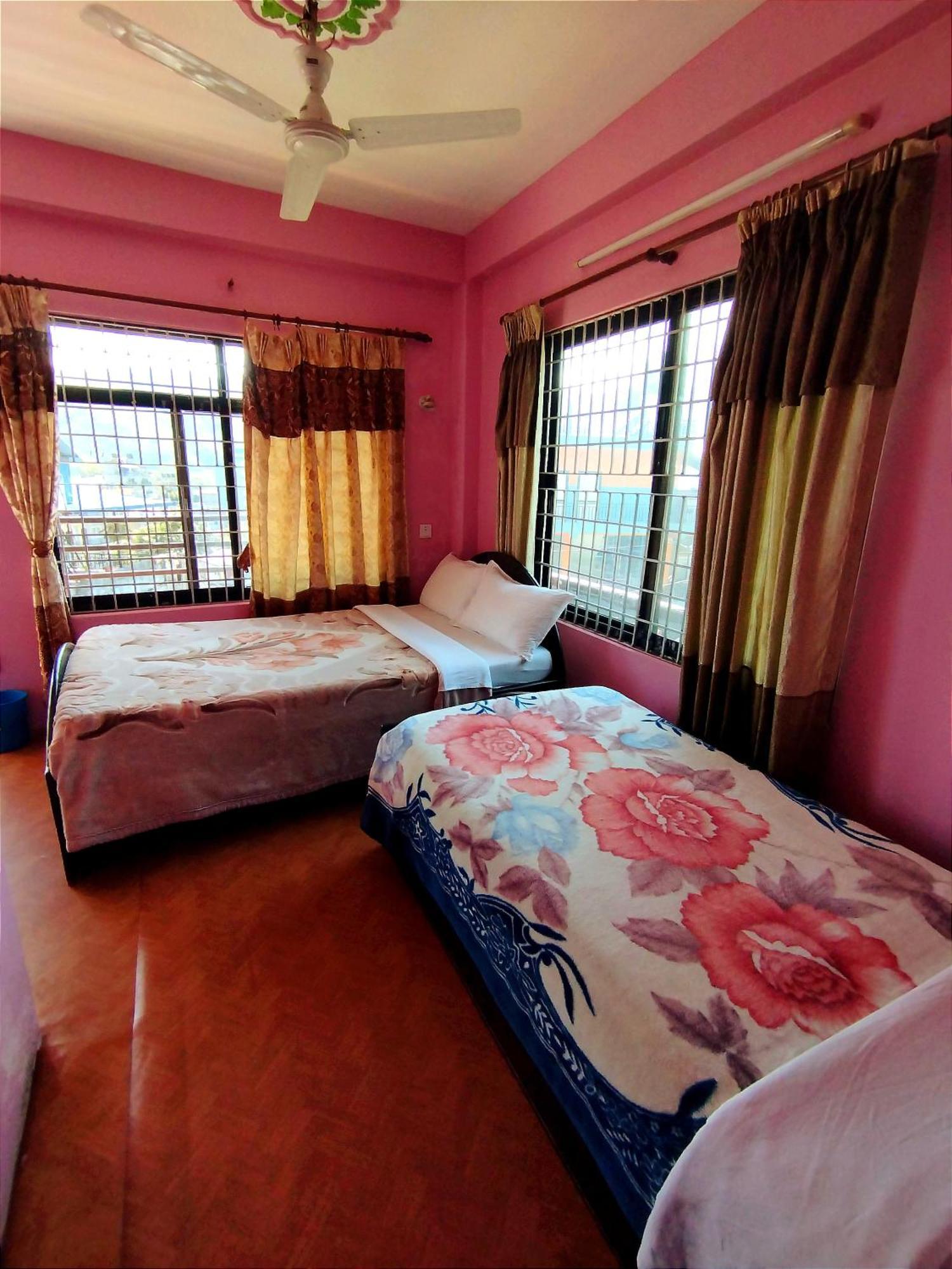 Hotel Santana Pokhara Habitación foto