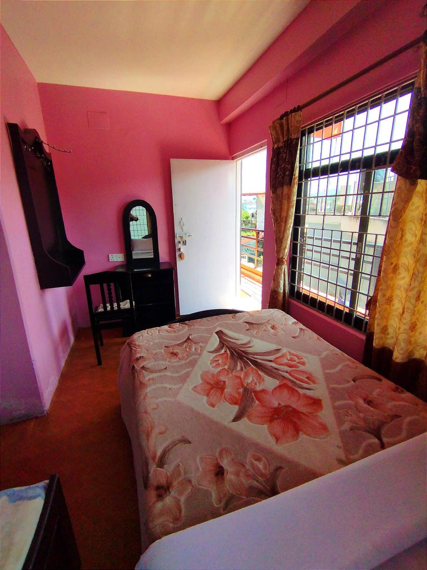 Hotel Santana Pokhara Habitación foto