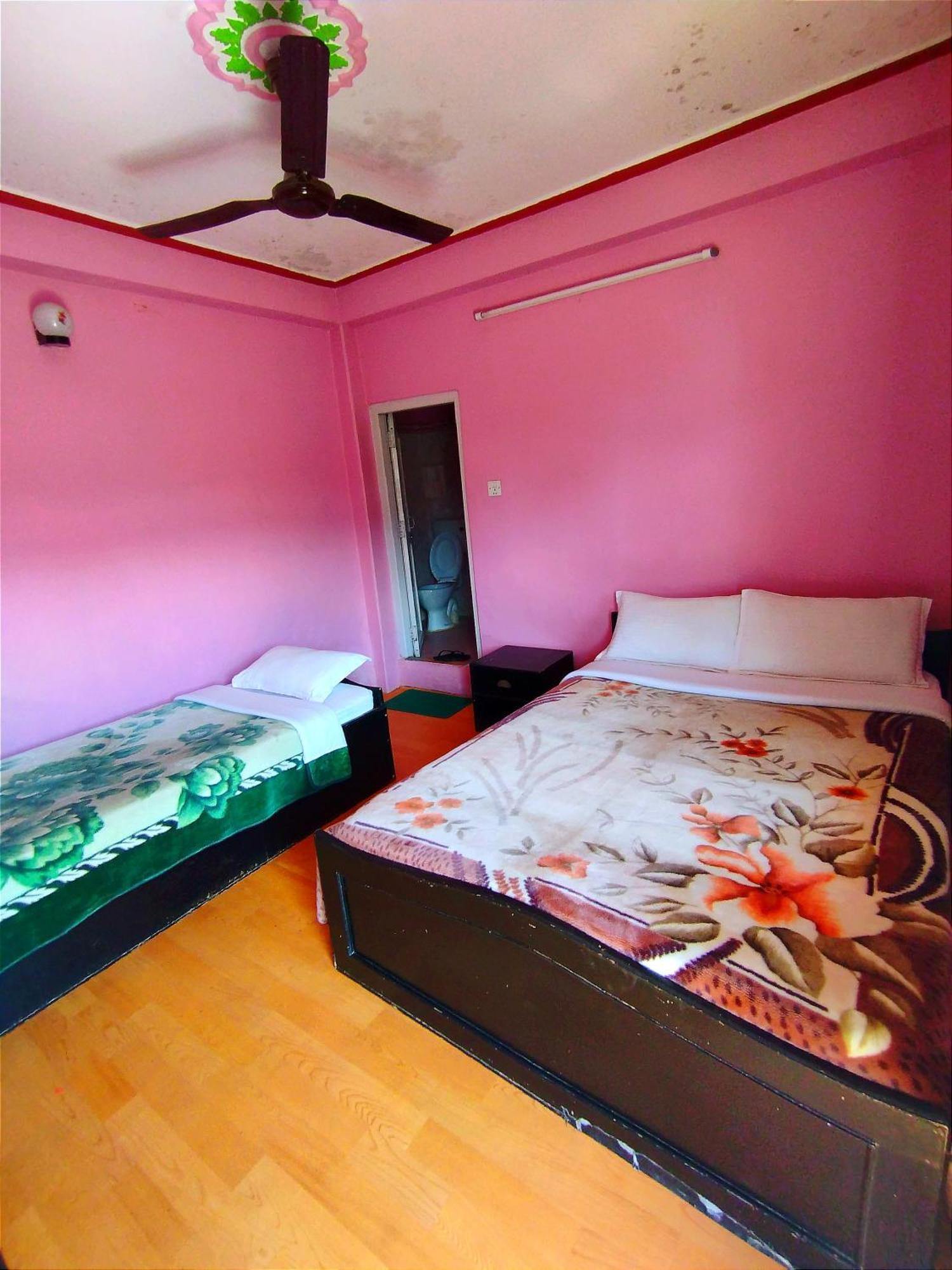 Hotel Santana Pokhara Habitación foto