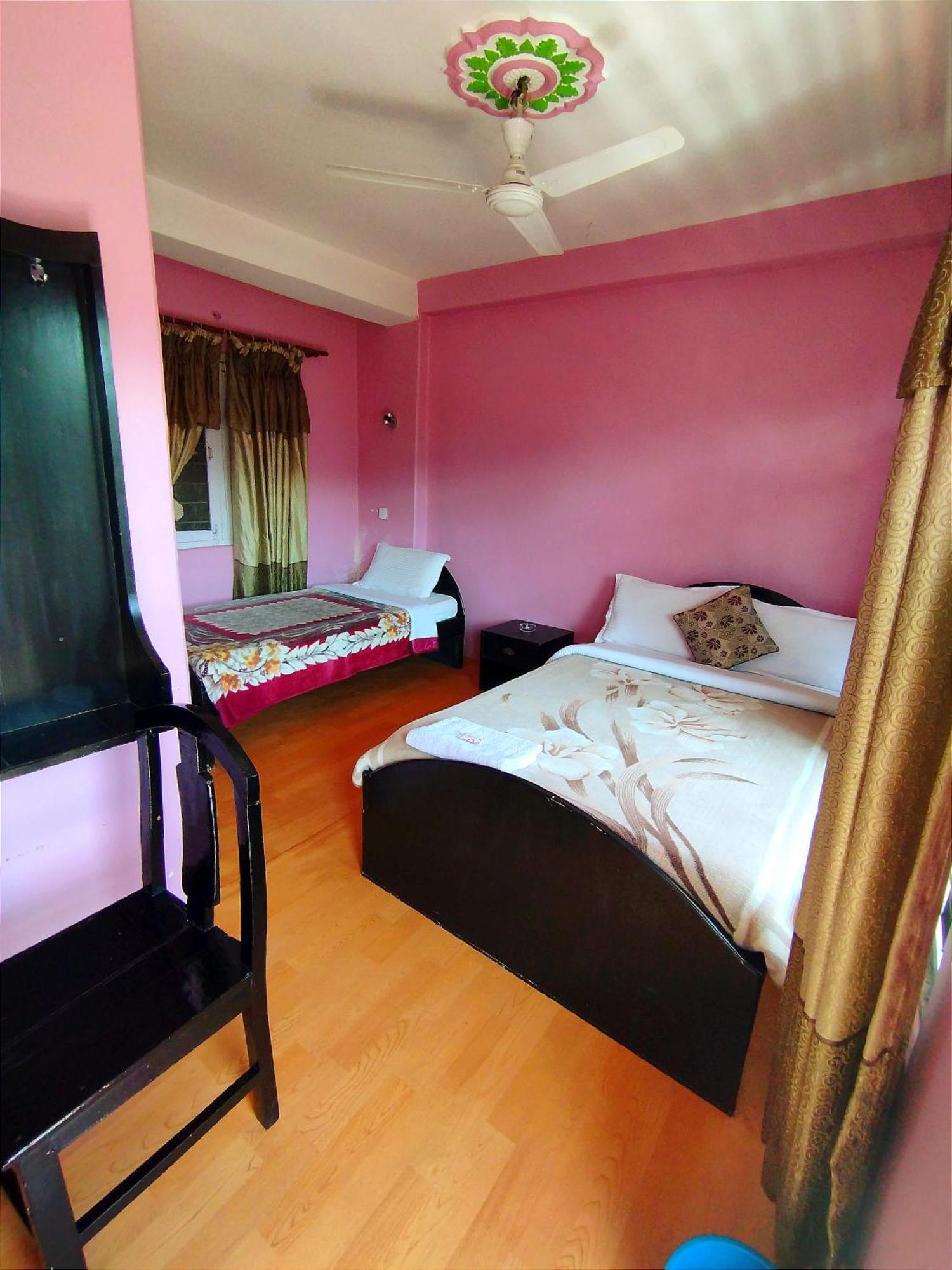 Hotel Santana Pokhara Habitación foto